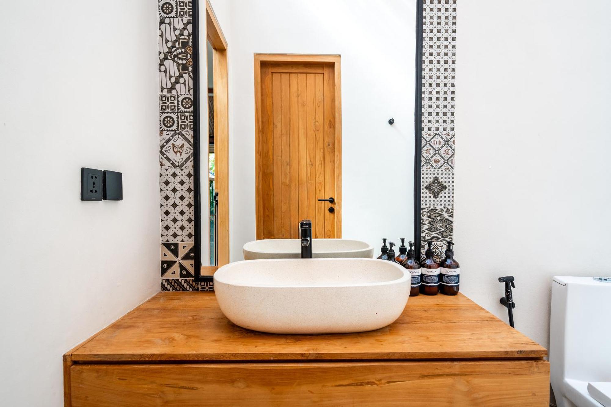 Villa Hijau By Evdekimi - Charming 2br Escape With Pool, Outdoor Lounge, Lush Garden - Long Extras